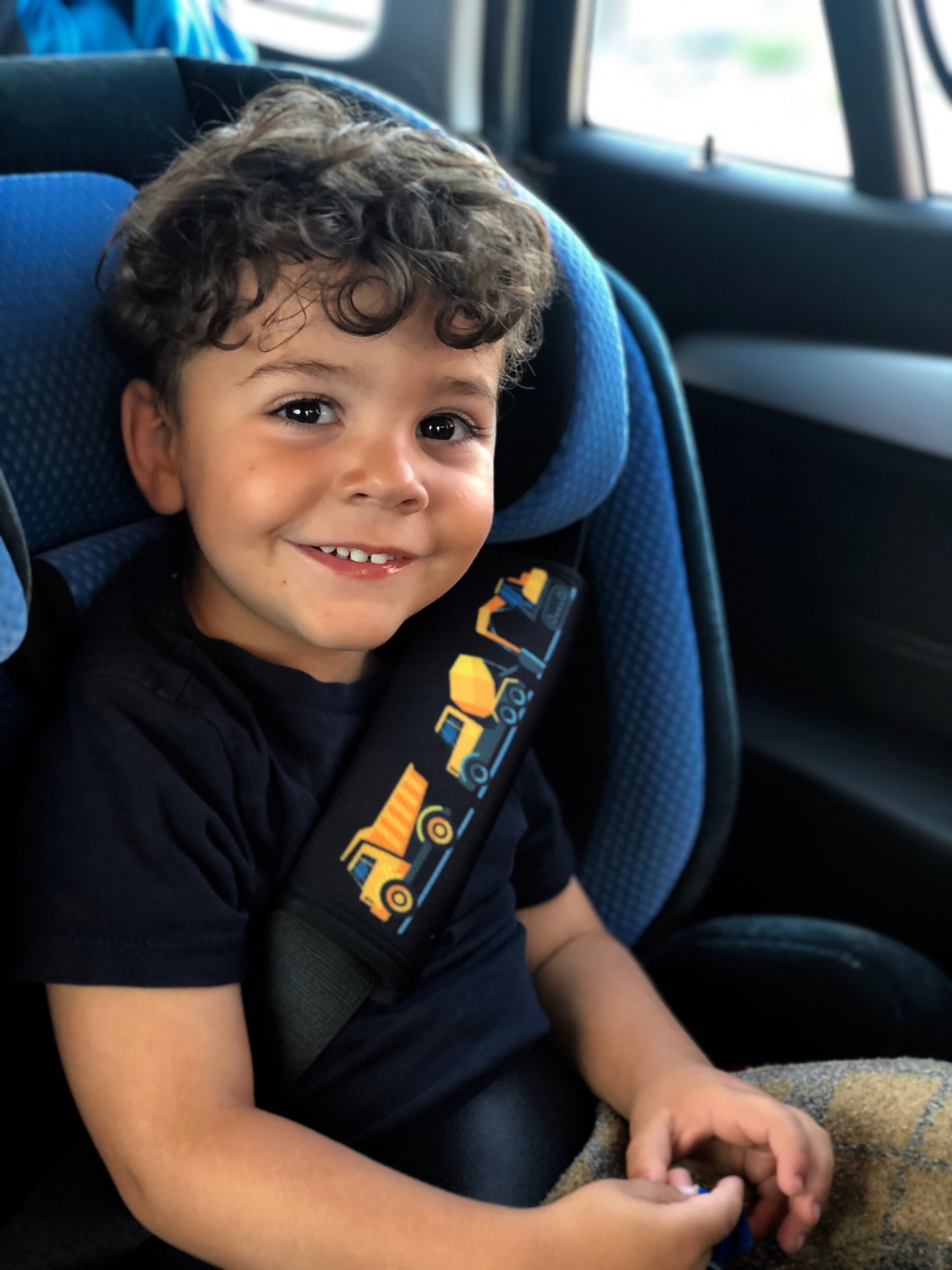 HECKBO 1x Kinder Auto Gurtpolster Gurtschutz mit Monster Truck Motiv -  Sicherheitsgurt Polster für Kinder und Babys- Ideal für jeden Gurt